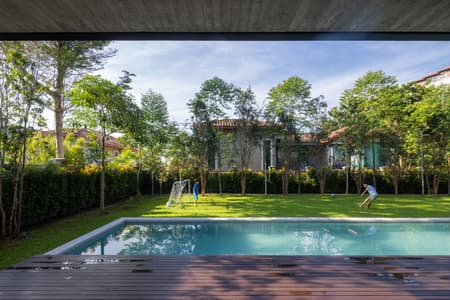 Tropical Shift House